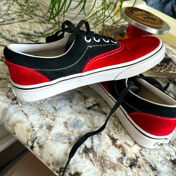 Vans - Picture 1 of 2
